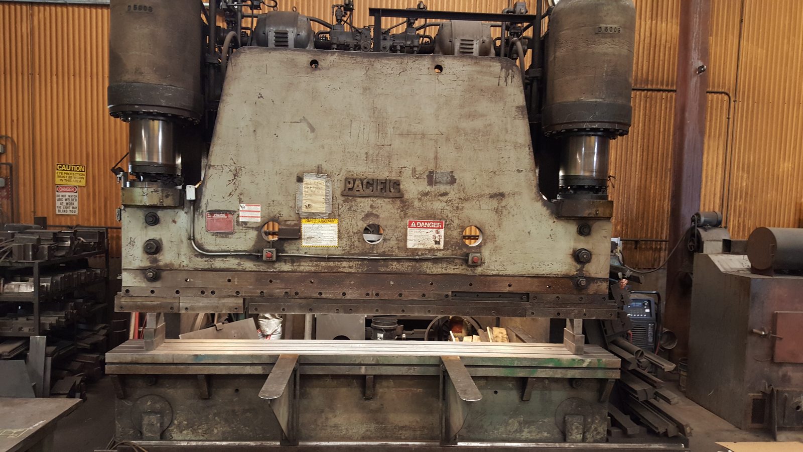 Pacific 600 ton press brake
